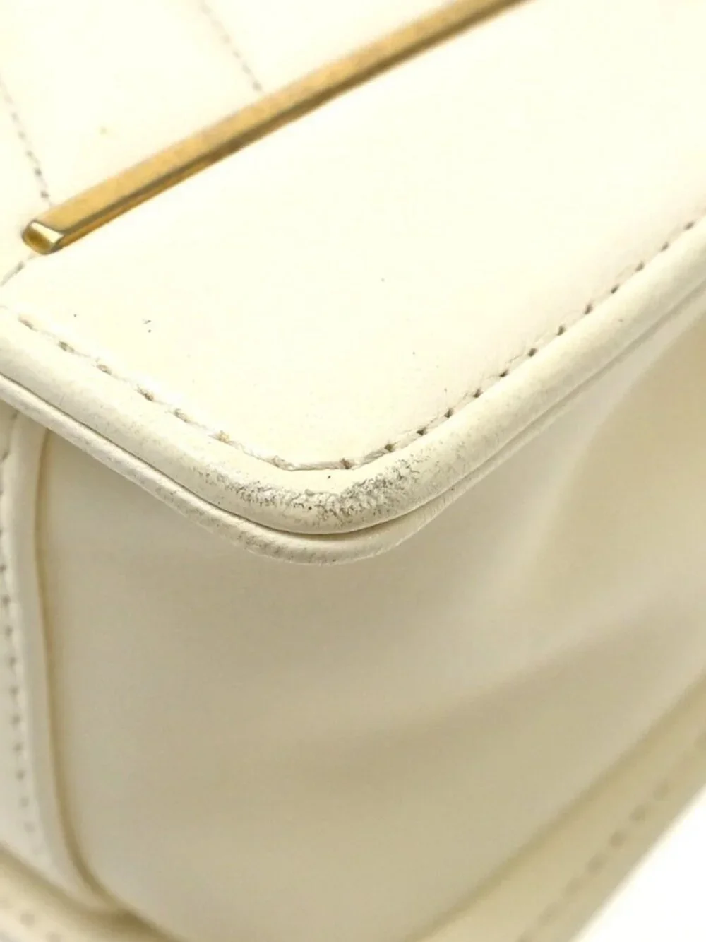 Best07 Chanel White Lambskin Chevron Shoulder Bag KQ01623